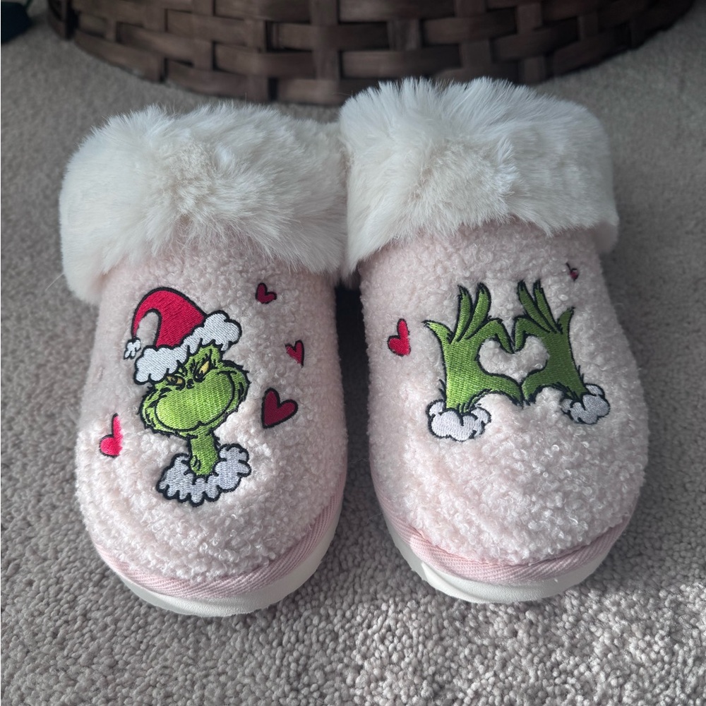 Cozy Pink Grinch Slippers with White Fur Trim